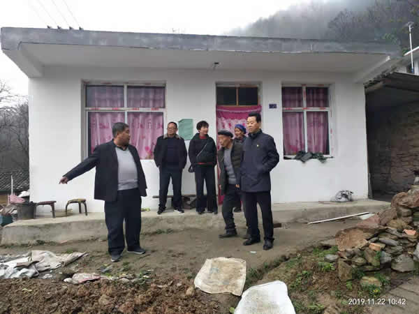 隴運(yùn)集團(tuán)公司開展“解難題、辦實(shí)事、送溫暖”主題黨日活動(dòng)
