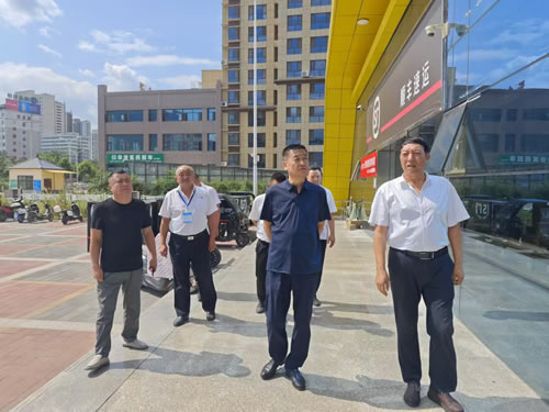 黨委書記、董事長(zhǎng)張宏偉在成縣片單位開展工作調(diào)研